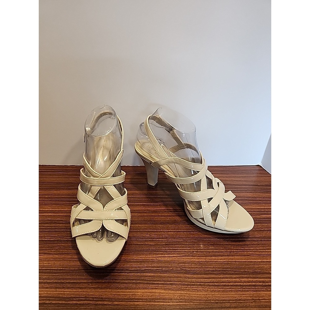 Naturalizer N5 Comfort Size 8.5 Beige Leather Strappy Casual Sandals Shoes